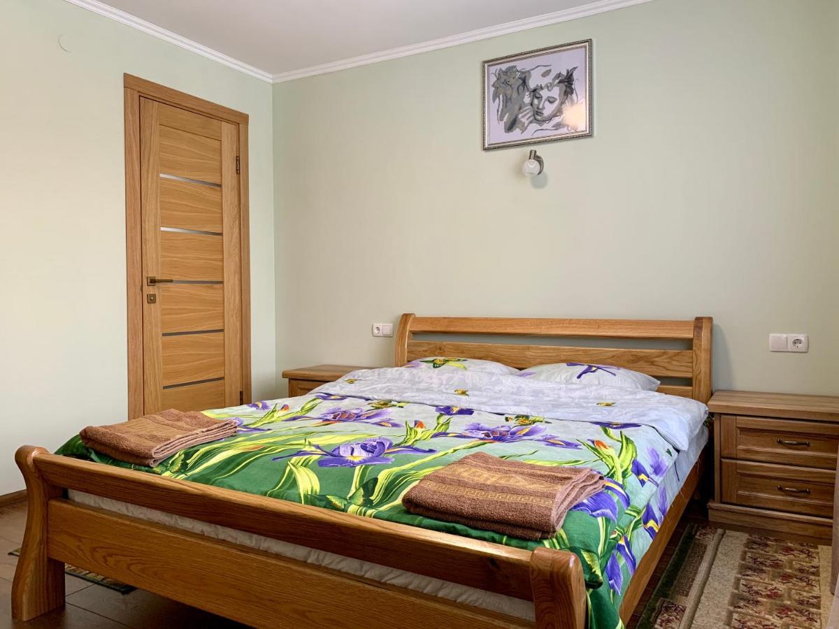 Underhills House Apartment Yaremche Bagian luar foto