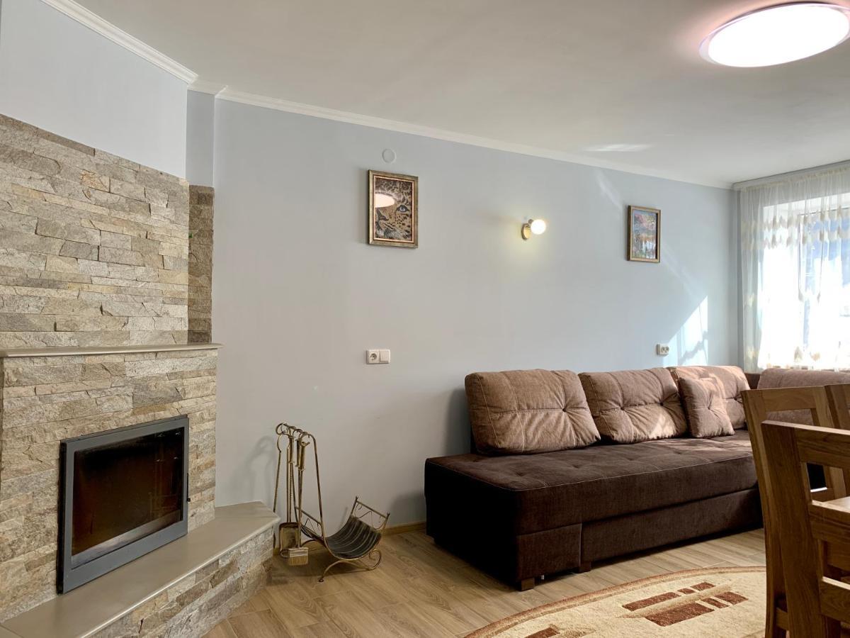 Underhills House Apartment Yaremche Bagian luar foto
