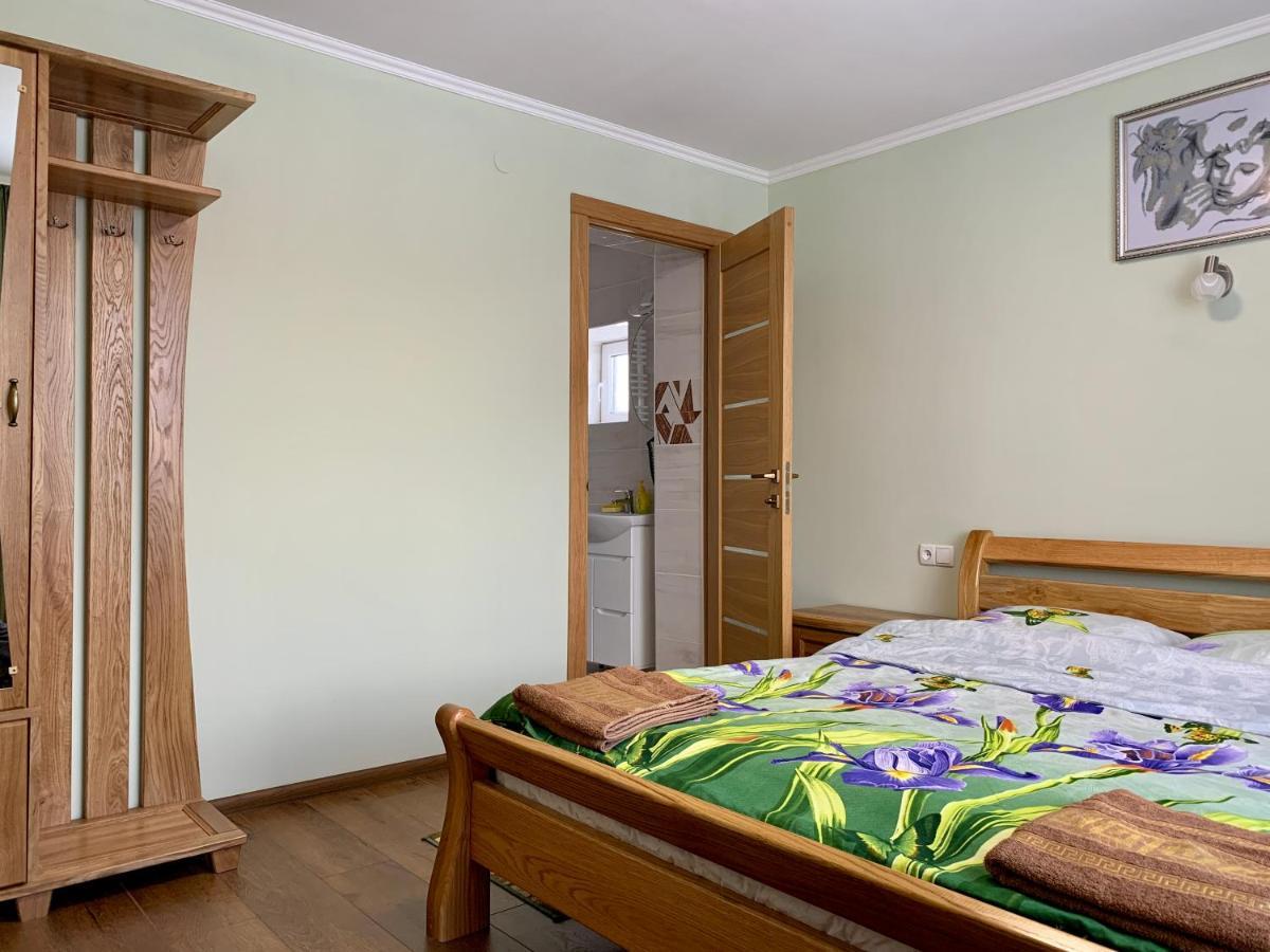 Underhills House Apartment Yaremche Bagian luar foto