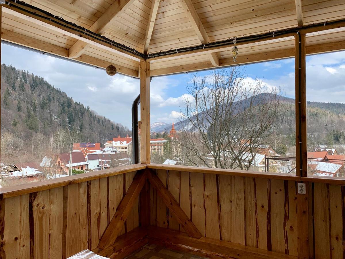 Underhills House Apartment Yaremche Bagian luar foto
