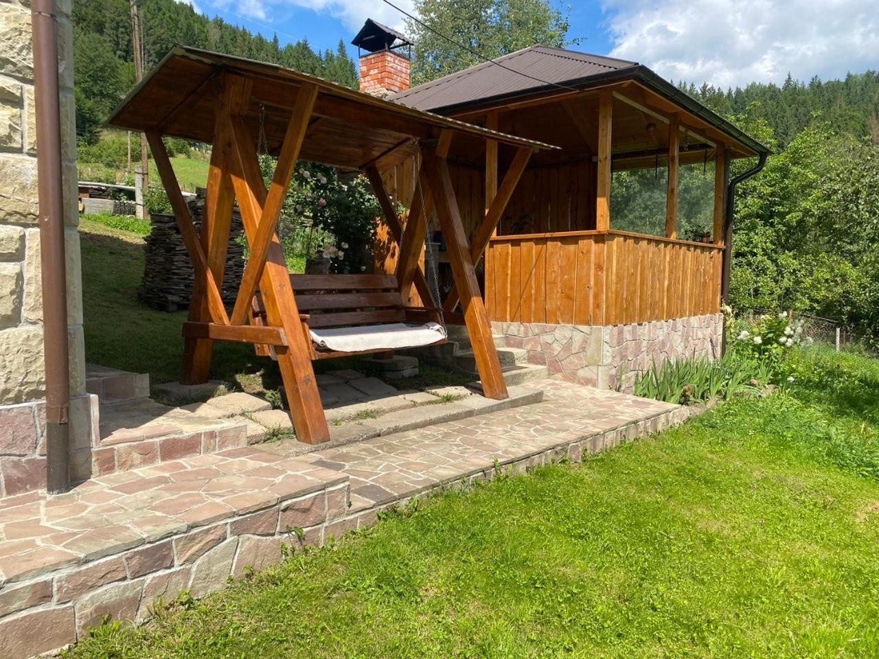 Underhills House Apartment Yaremche Bagian luar foto